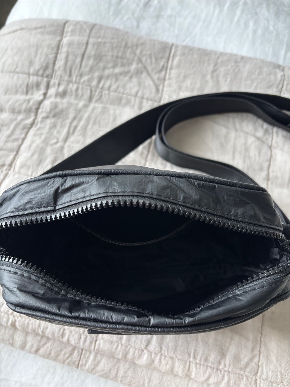 Aloha Collection Le Tour Crossbody Bag - Picture 4 of 10